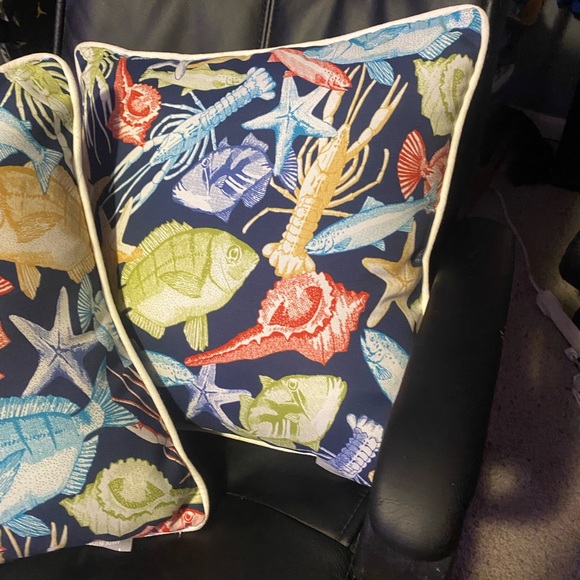 Pillow perfect Outdoor Throw pillows. 25 Deep Blue Sea - Picture 3 of 4